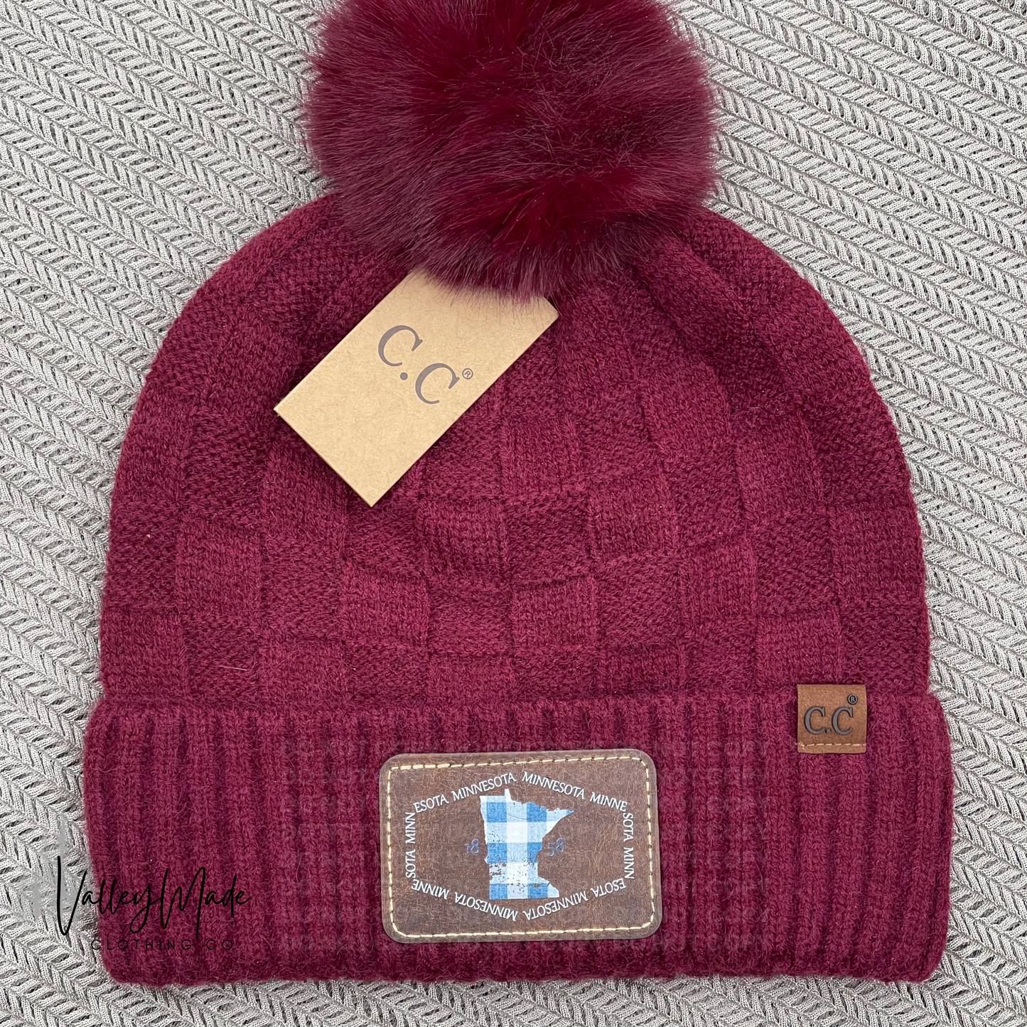 Polygon Minnesota-Weaving Texture Pom Beanie