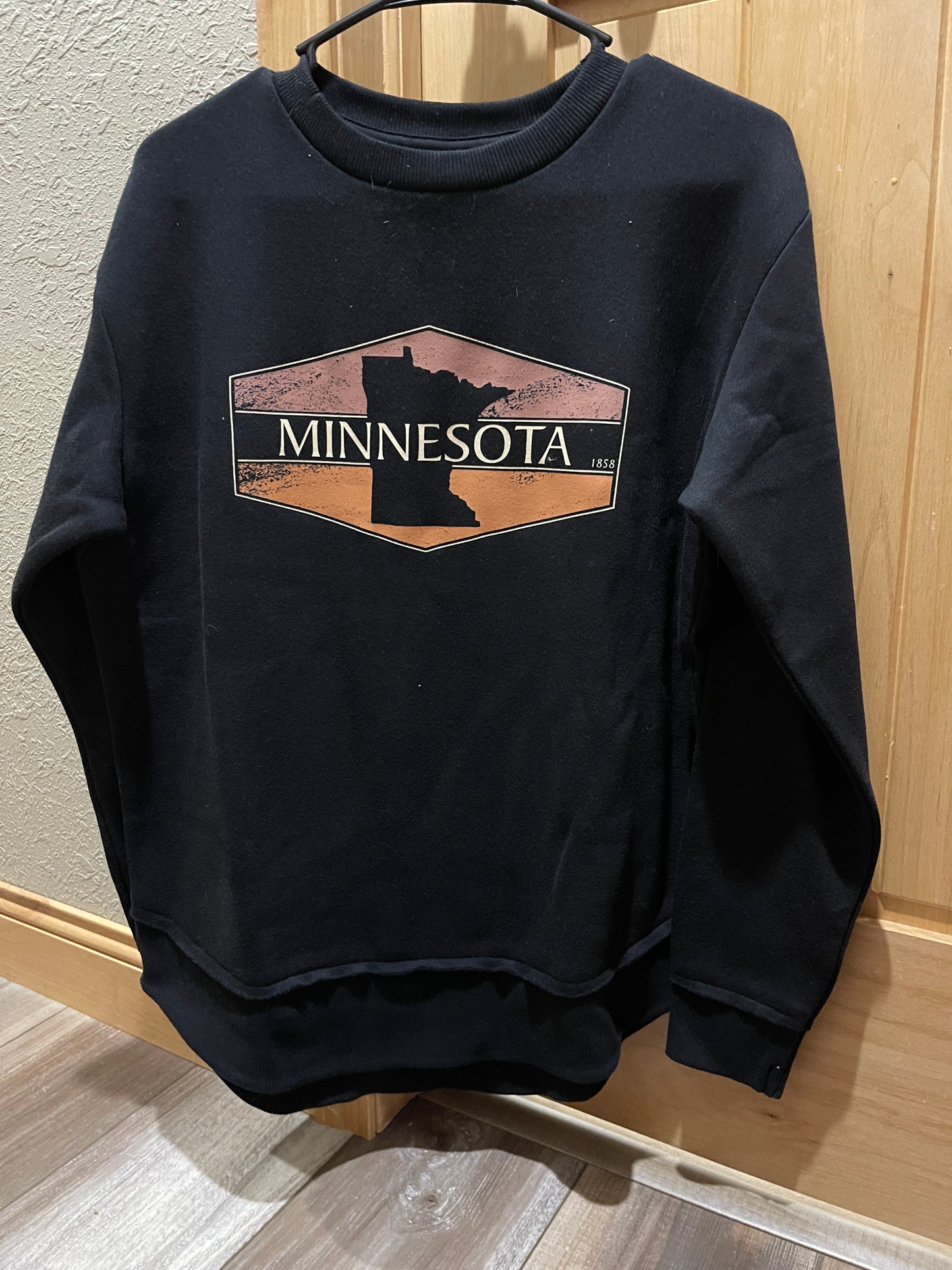 Distressed Minnesota 1858-Women's Black Crewneck